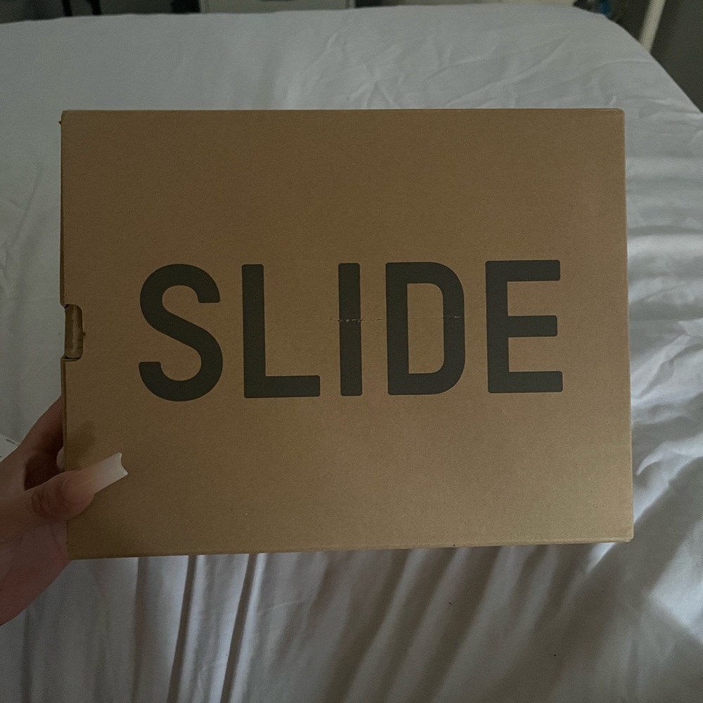 Yeezy slides box